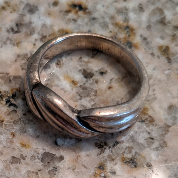 925 Sterling Silver Twist Ring - Picture 2 of 4